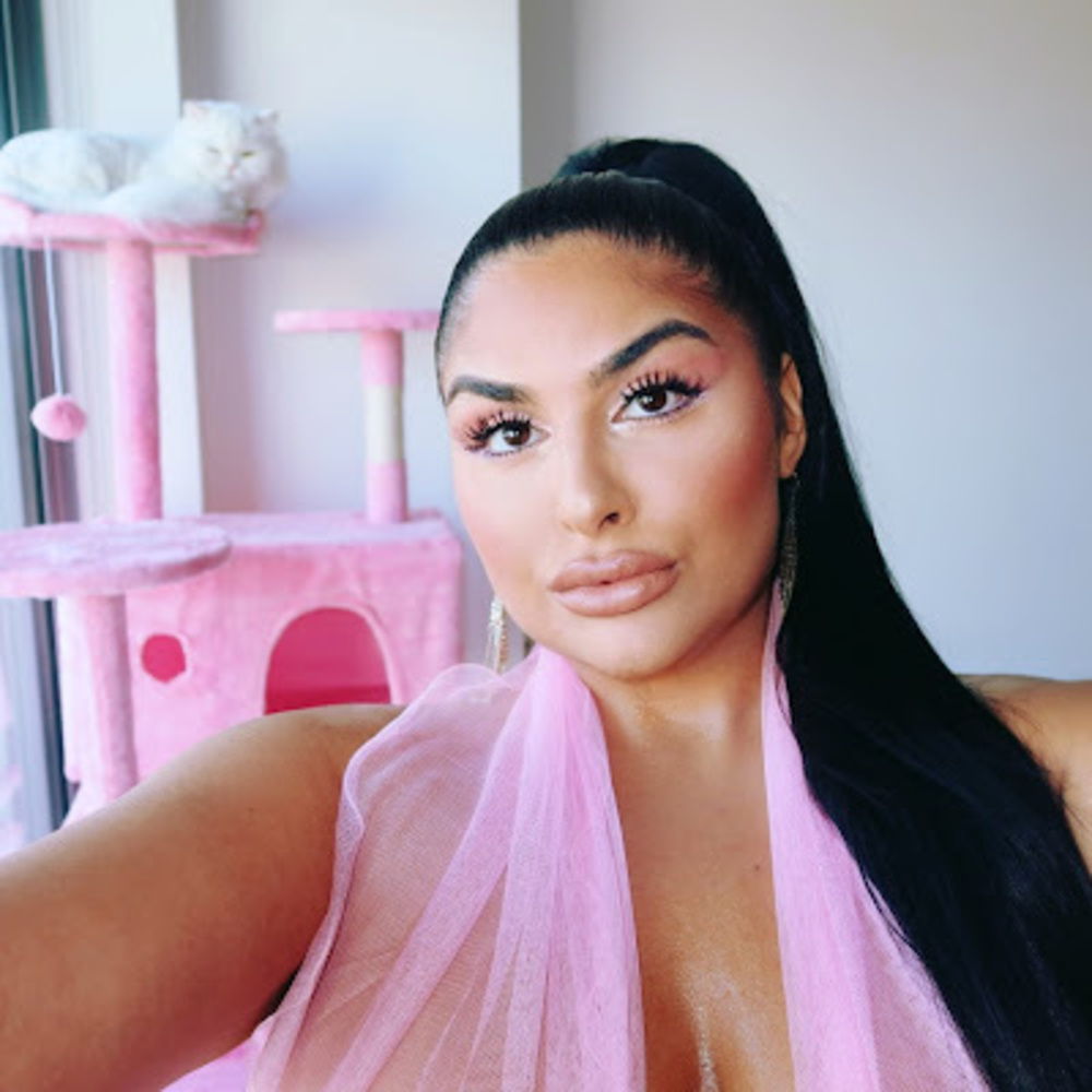 Meet your Posher, Adriana
